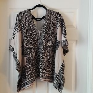 Flying Tomato Poncho black & beige